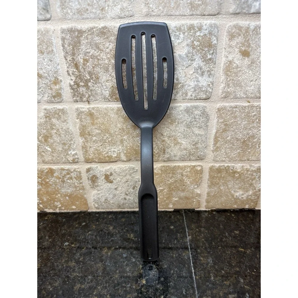 NEW Pampered Chef Black Nylon Slotted Spatula 2351 Flipper Turner Heat Resistant